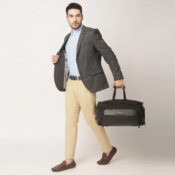 wanderer expandable duffel bag, USB charging port, RFID-protected front pockets, can be hanged inside any wardrobe or closet, black