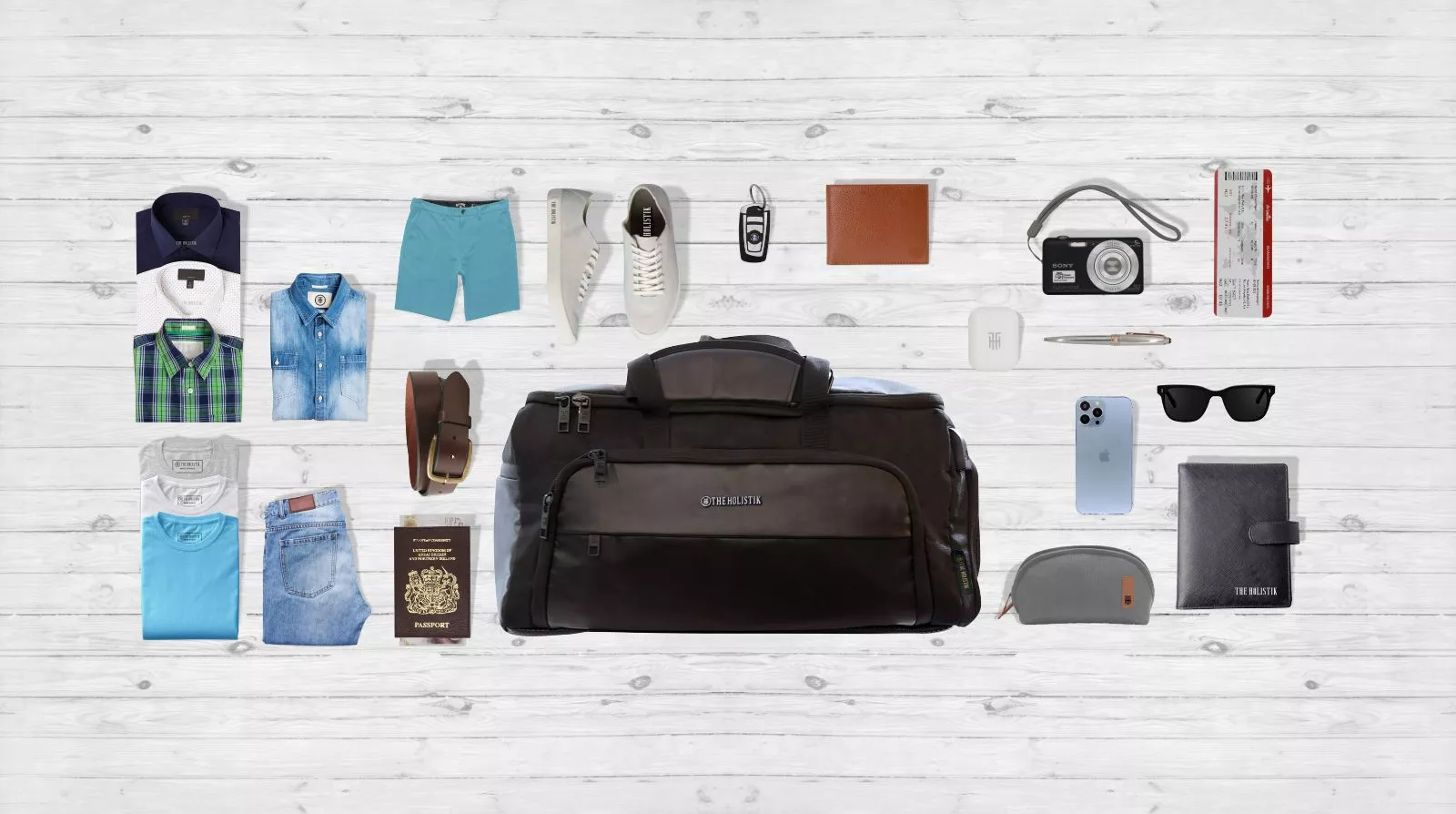 wanderer expandable duffel bag, USB charging port, RFID-protected front pockets, can be hanged inside any wardrobe or closet, black